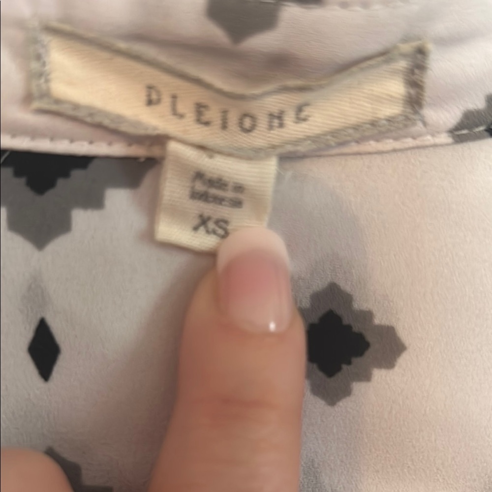 Pleione Women's White and Black Patterned Blouse - Picture 2 of 6